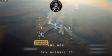 Ουκρανικό FPV drone αναχαιτίζει ρωσικό Lancet σε ρόλο φθηνού υποκατάστατου αεράμυνας | Τοποθέτηση τυφεκίων ΑΚ-47 σε FPV drone